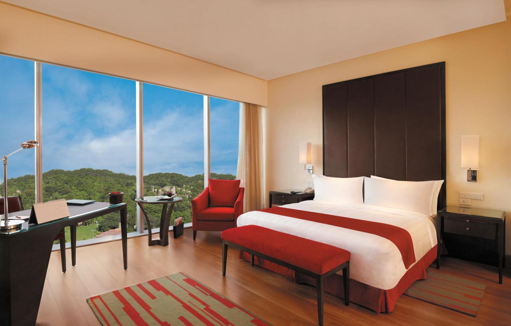 Trident Hyderabad Otel Dış mekan fotoğraf A room at the Taj Bengal