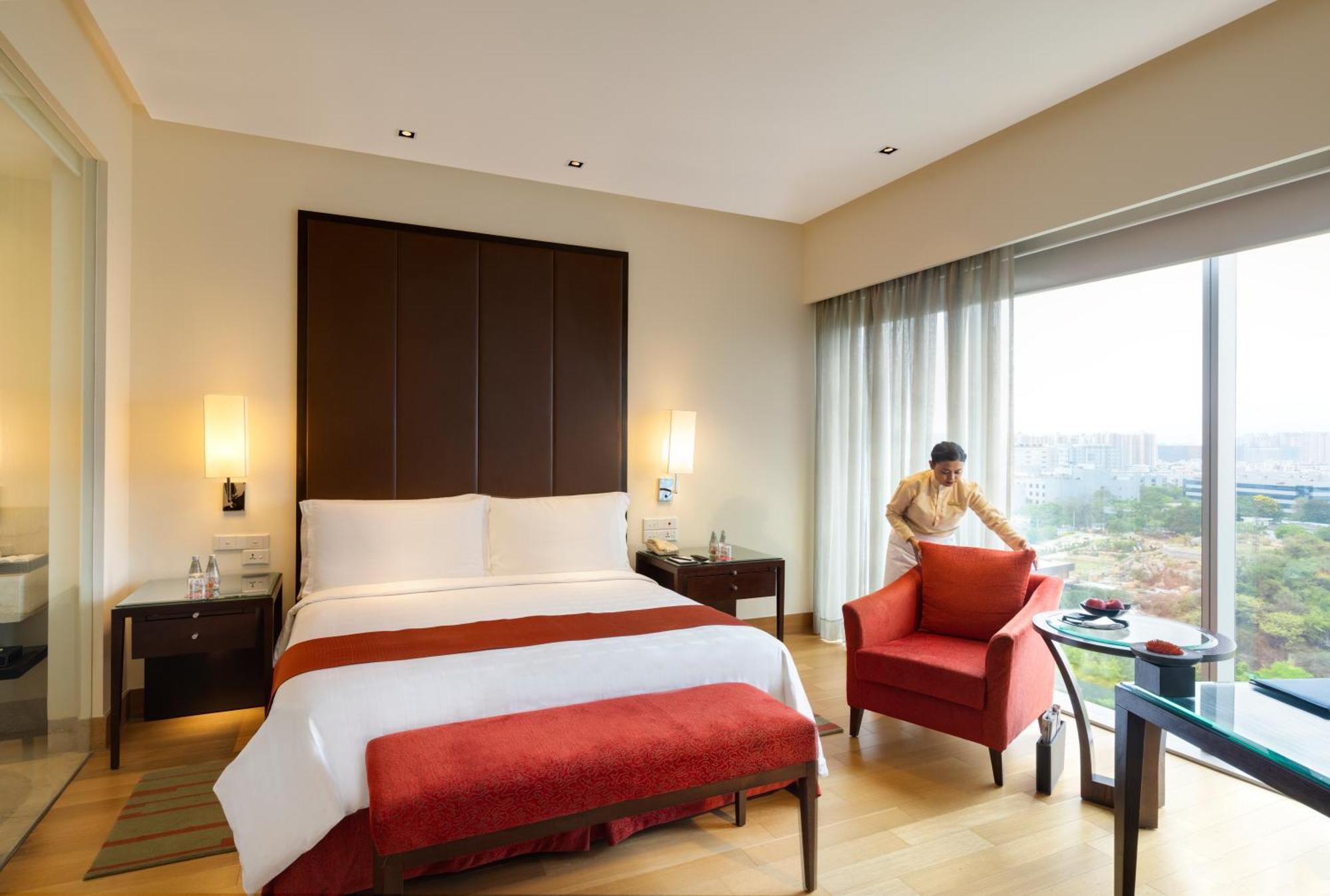 Trident Hyderabad Otel Dış mekan fotoğraf A room at the Taj Bengal
