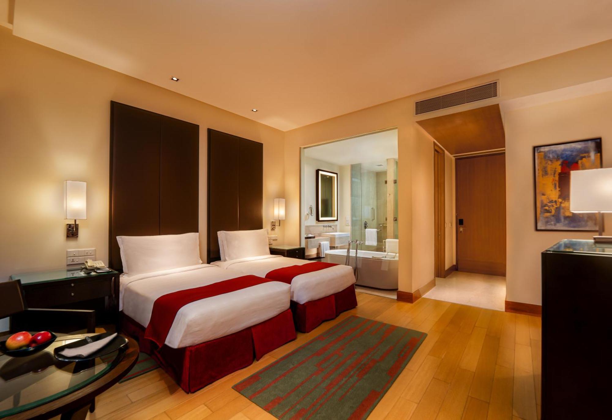Trident Hyderabad Otel Dış mekan fotoğraf A room at the Taj Bengal