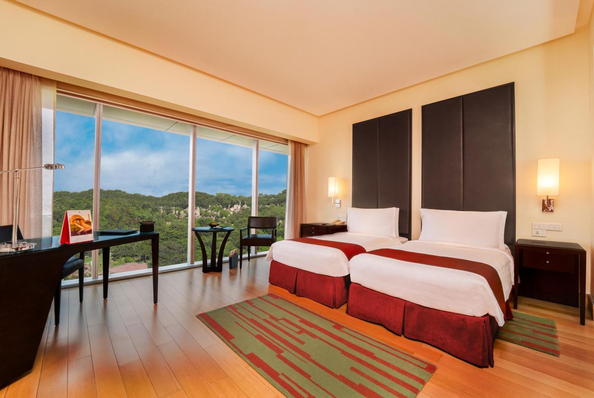 Trident Hyderabad Otel Dış mekan fotoğraf Deluxe Room